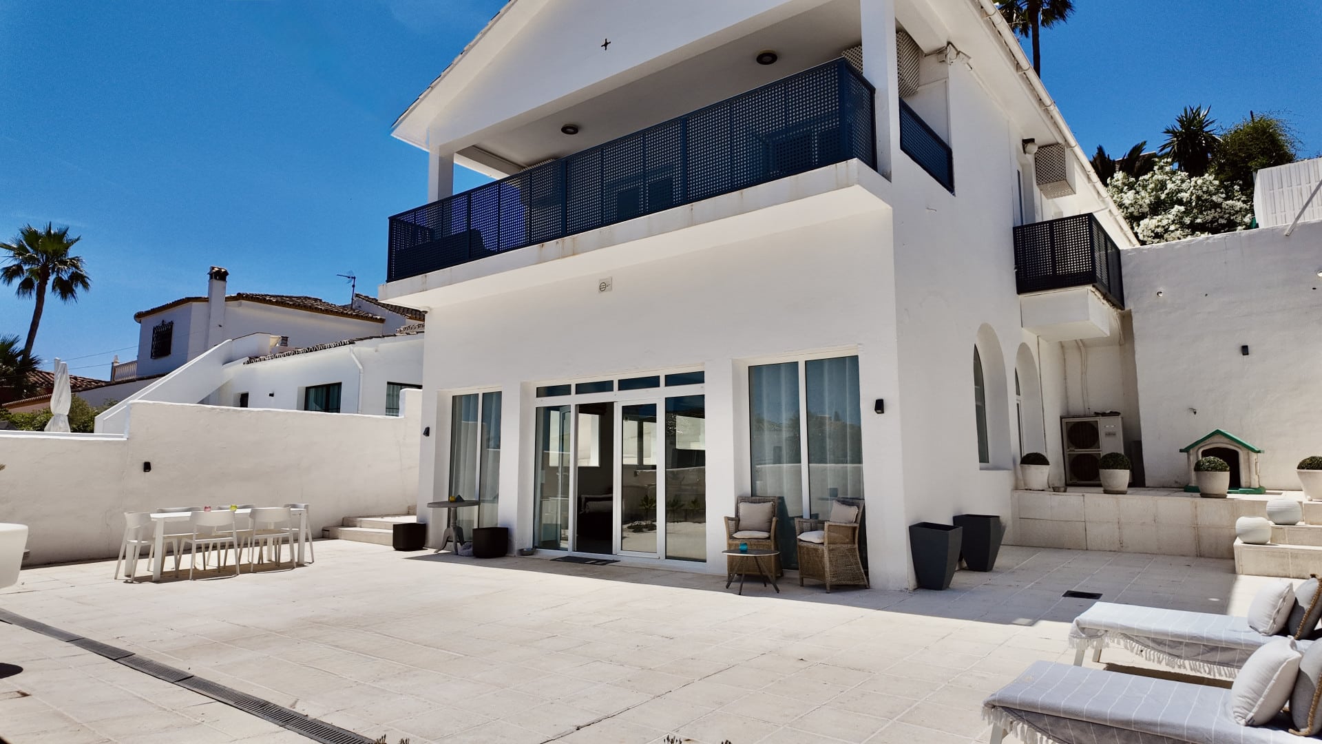Elegante Villa mit 4 Schlafzimmern und Bergblick in Nueva Andalucía, Marbella