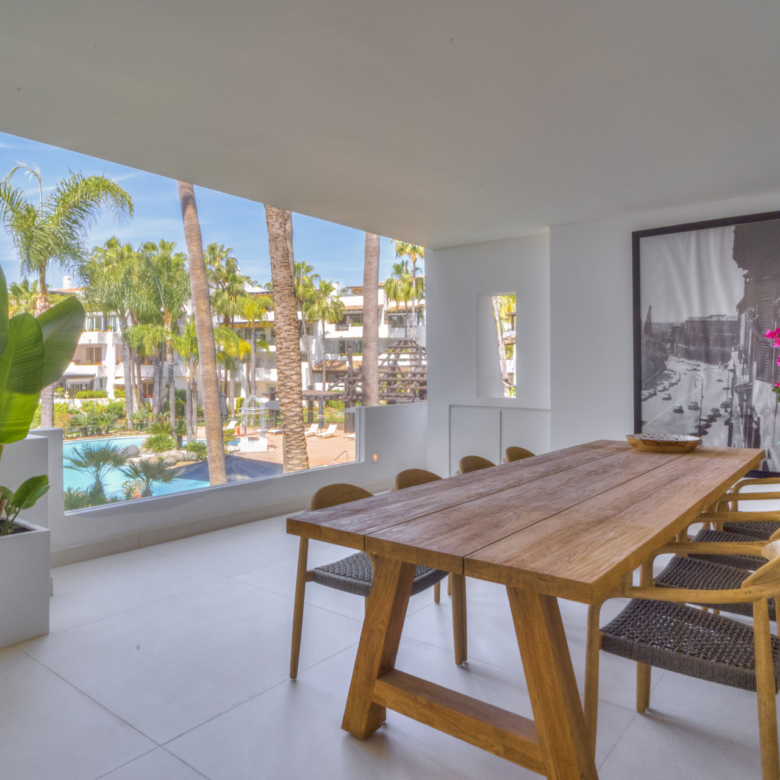 Elegantly Renovated 3-Bedroom Beach Apartment in Marina Puente Romano, Marbella Golden Mile