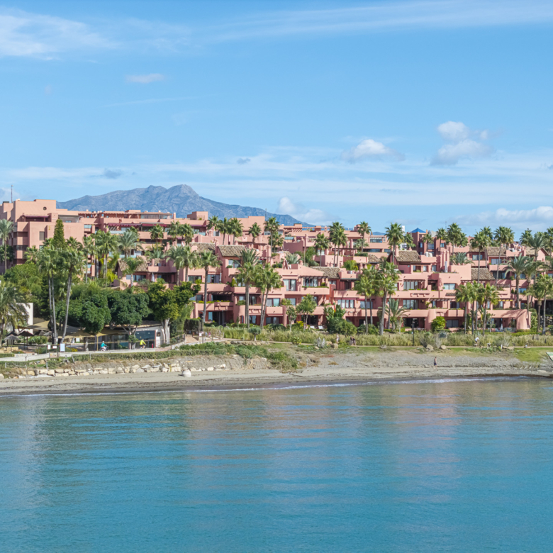 Erdgeschoss Wohnung direkt am Meer Cabo Bermejo Estepona