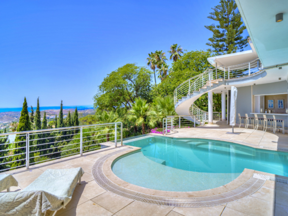 Exceptional Luxury Villa With Stunning Panoramic Views