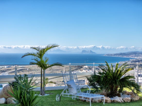Exclusive Panoramic Villa in the Hills of Estepona