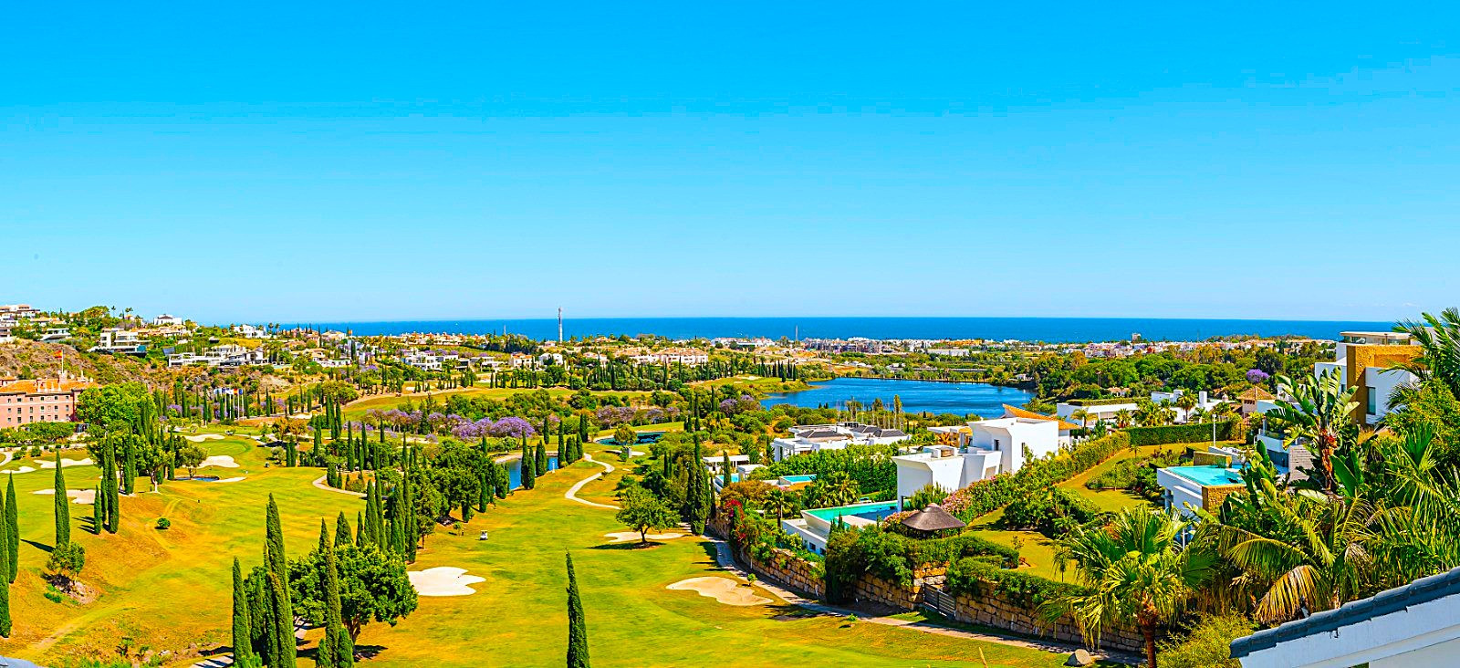 Exclusivo Proyecto de Villa de Lujo con Vistas Panorámicas al Mar en Primera Línea de Golf en Los Flamingos, Benahavís