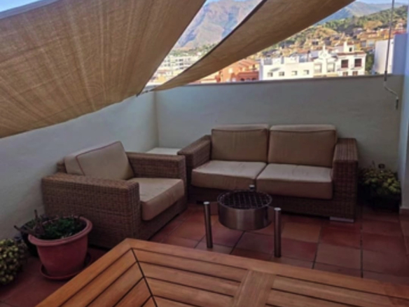 Exquisite semi-detached chalet in the sought-after Calvario