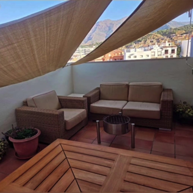 Exquisite semi-detached chalet in the sought-after Calvario