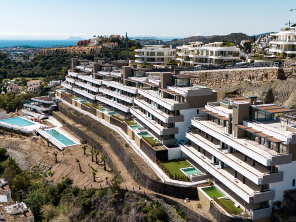 Fantastischer Komplex von Wohnungen mit 3 und 4 Schlafzimmern und Panoramablick auf das Meer.