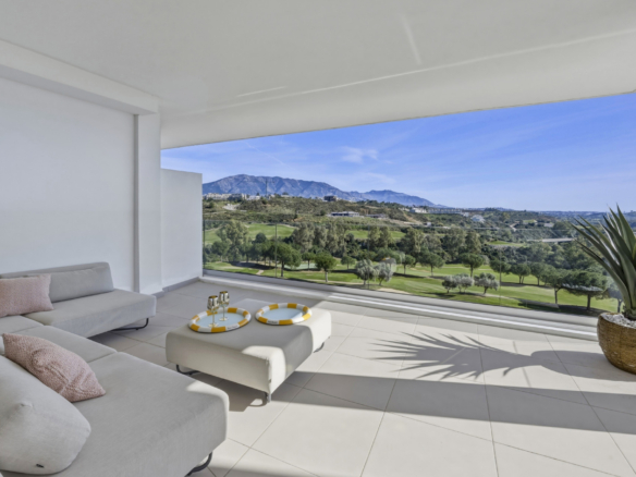 Frontline Golf Living with Panoramic Views