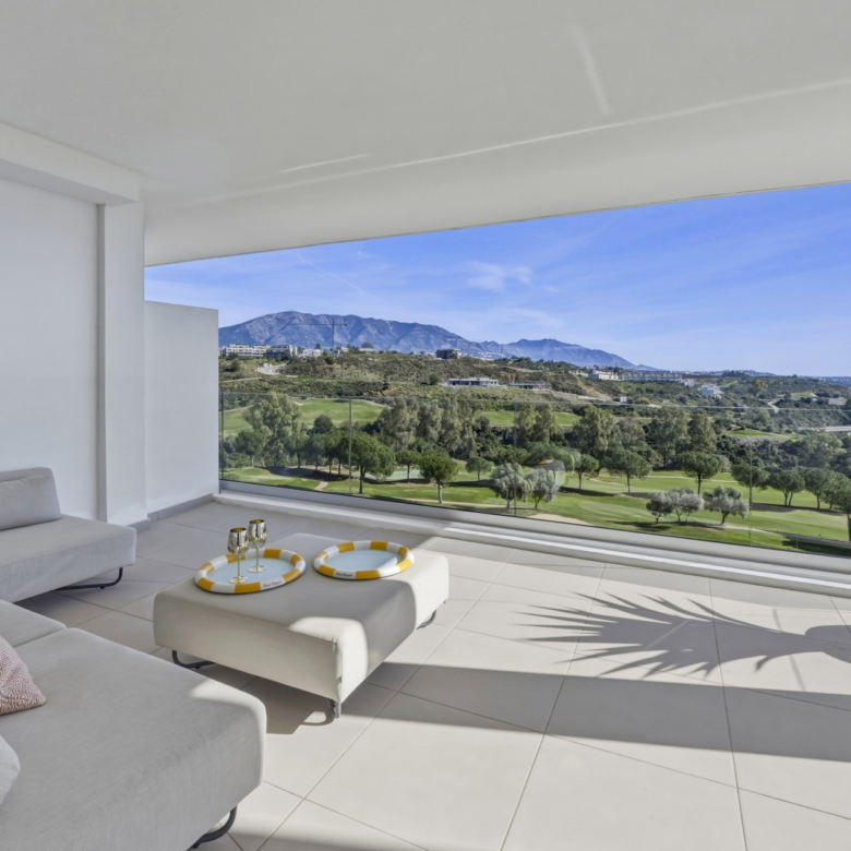 Frontline Golf Living with Panoramic Views