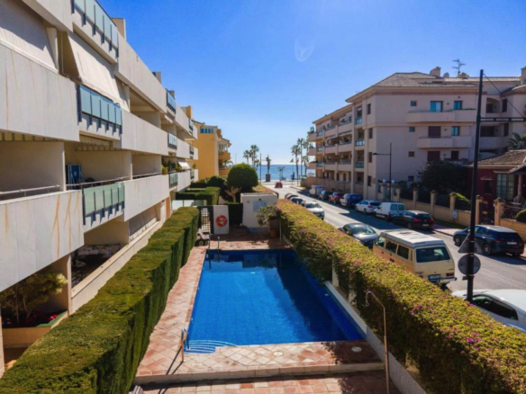 Fully Renovated Modern Apartment in Urbanización Las Petunias