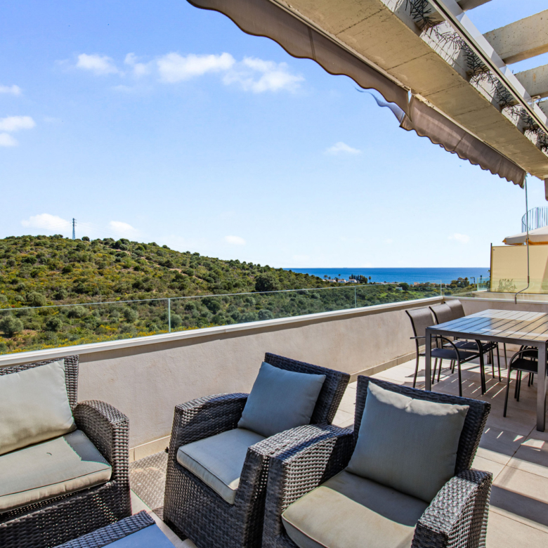 Fully furnished modern 3 Bedroom Duplex Penthouse with Sea Views in Estepona