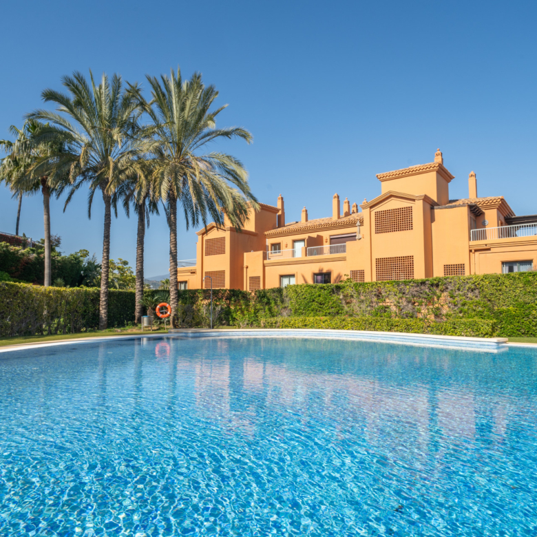 GROUND FLOOR WITH PRIVATE GARDEN IN FRONT OF BENATALAYA SCHOOL