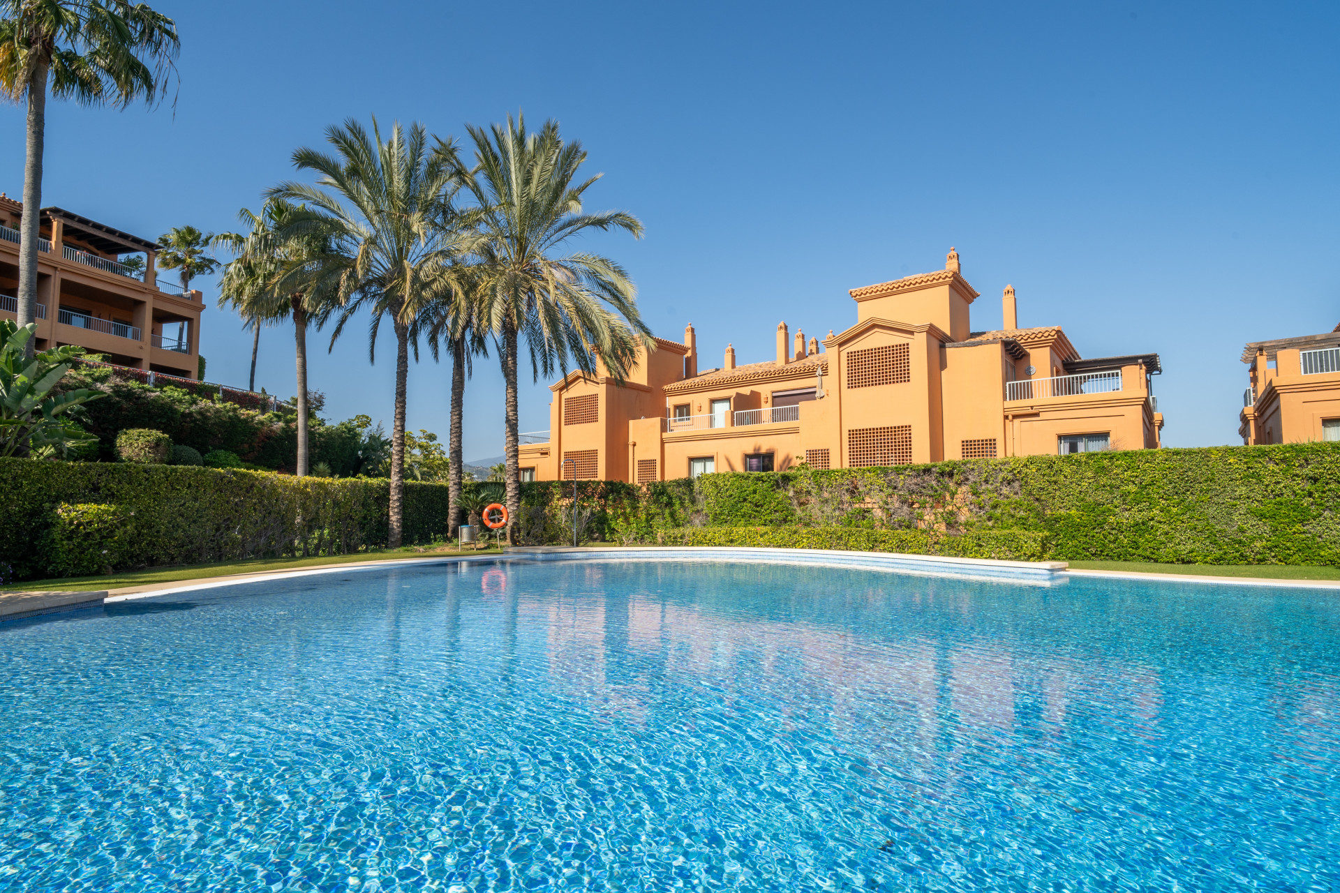 GROUND FLOOR WITH PRIVATE GARDEN IN FRONT OF BENATALAYA SCHOOL