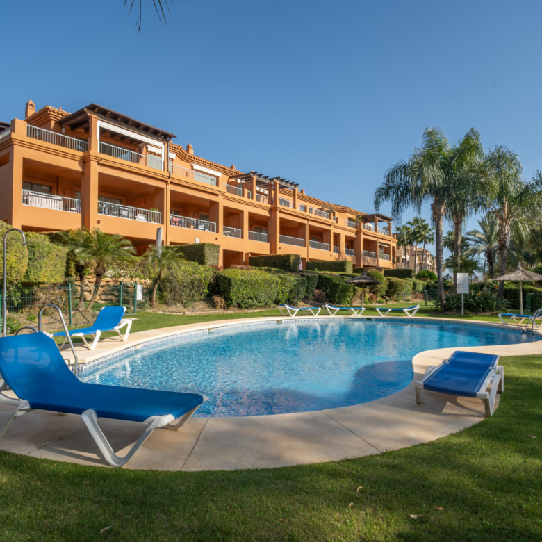 GROUND FLOOR WITH PRIVATE GARDEN IN FRONT OF BENATALAYA SCHOOL