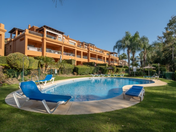 GROUND FLOOR WITH PRIVATE GARDEN IN FRONT OF BENATALAYA SCHOOL