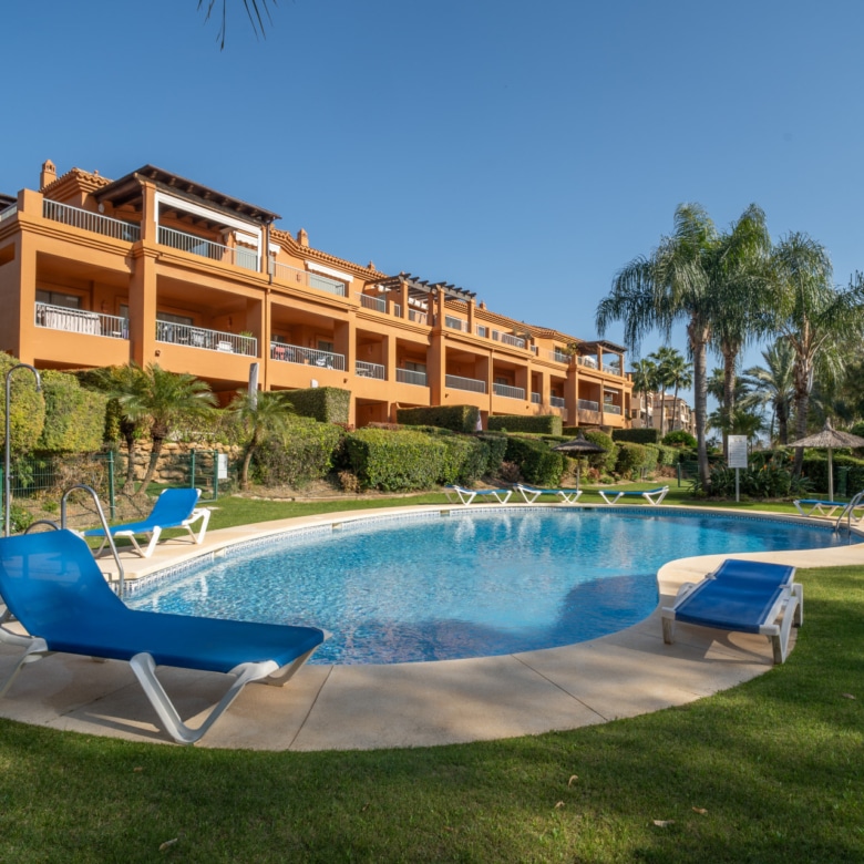 GROUND FLOOR WITH PRIVATE GARDEN IN FRONT OF BENATALAYA SCHOOL
