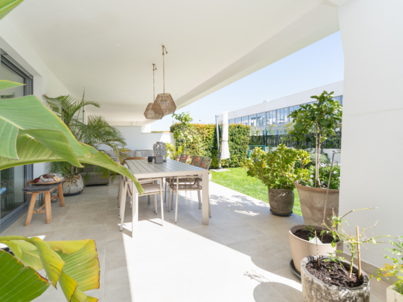 Helle 3-Zimmer-Erdgeschosswohnung mit privatem Garten in Vanian Gardens – New Golden Mile