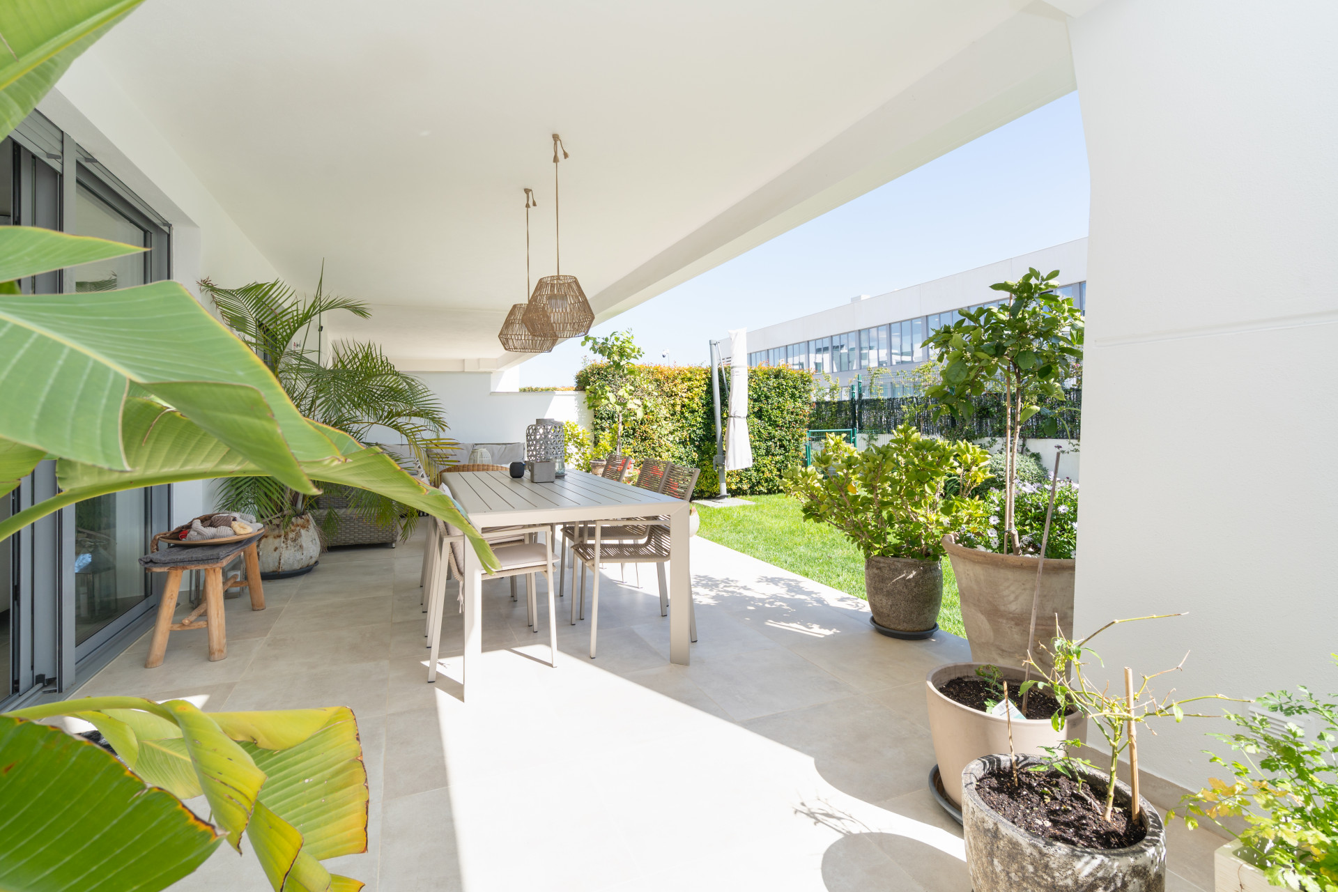 Helle 3-Zimmer-Erdgeschosswohnung mit privatem Garten in Vanian Gardens – New Golden Mile