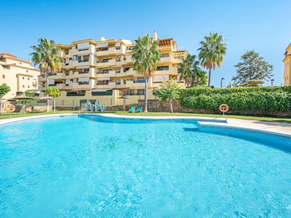 Immaculate Ground Floor Apartment with Expansive Terrace in Las Joyas, Estepona East