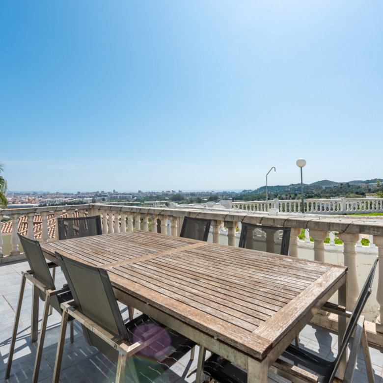 Kleine Villa mit Panoramablick in Jardines del Águila