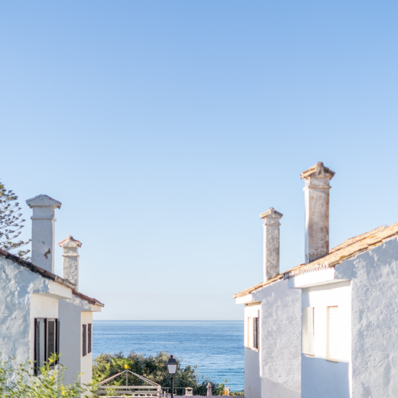 Komplett rekonstruierte Villa mit Meerblick und Touristenlizenz – Marbella Ost