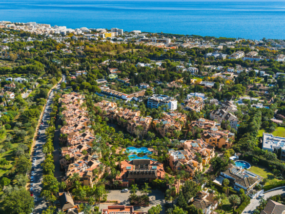 Krásná, dvě ložnice, jižně stojící byt v přízemí v prestižním Mansion Club Marbella