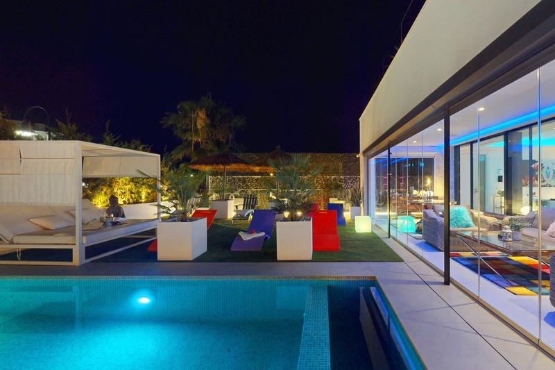 LUXURY-8 LUXURY