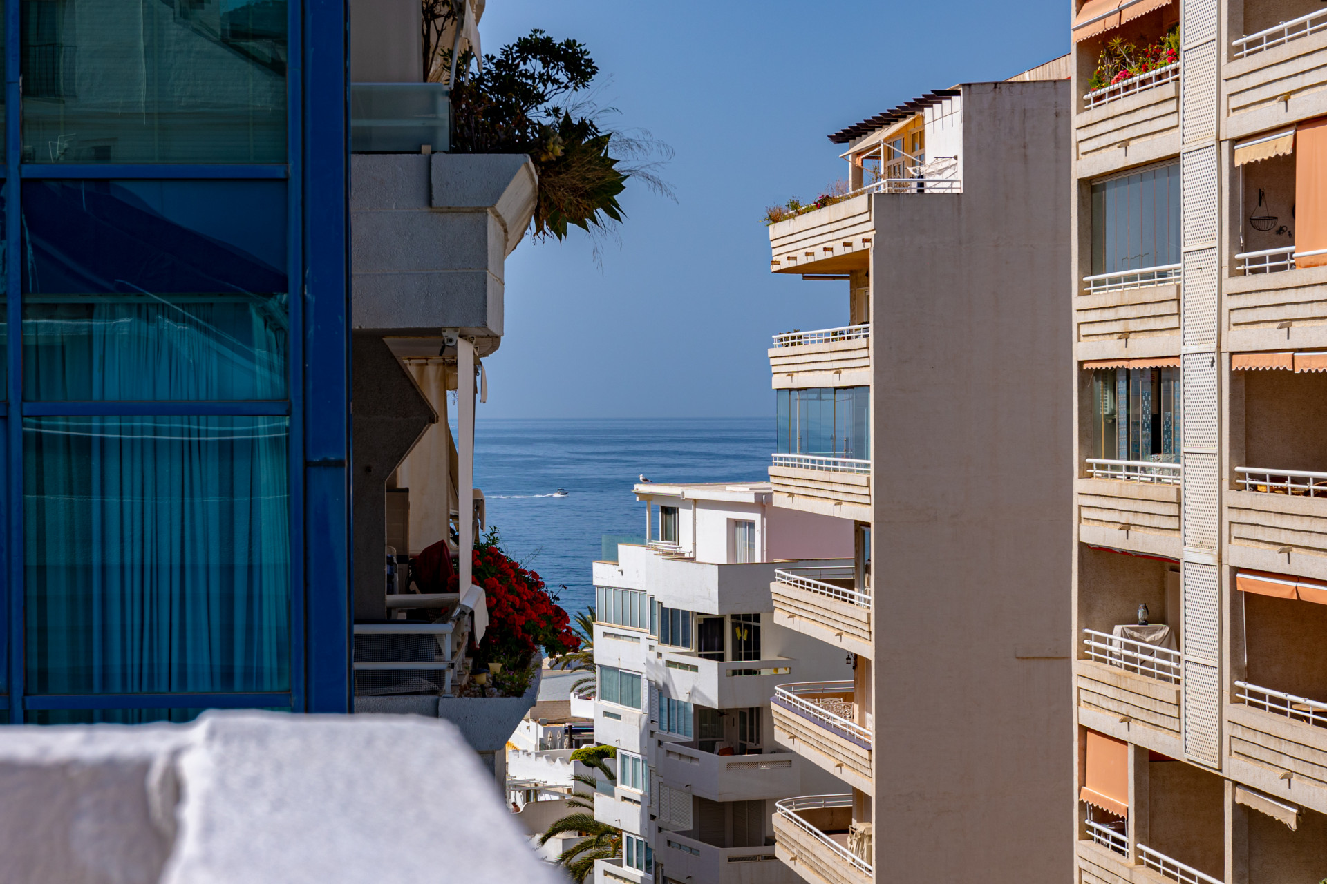 Luminoso ático duplex en Marbella centro con plaza de garaje incluida.