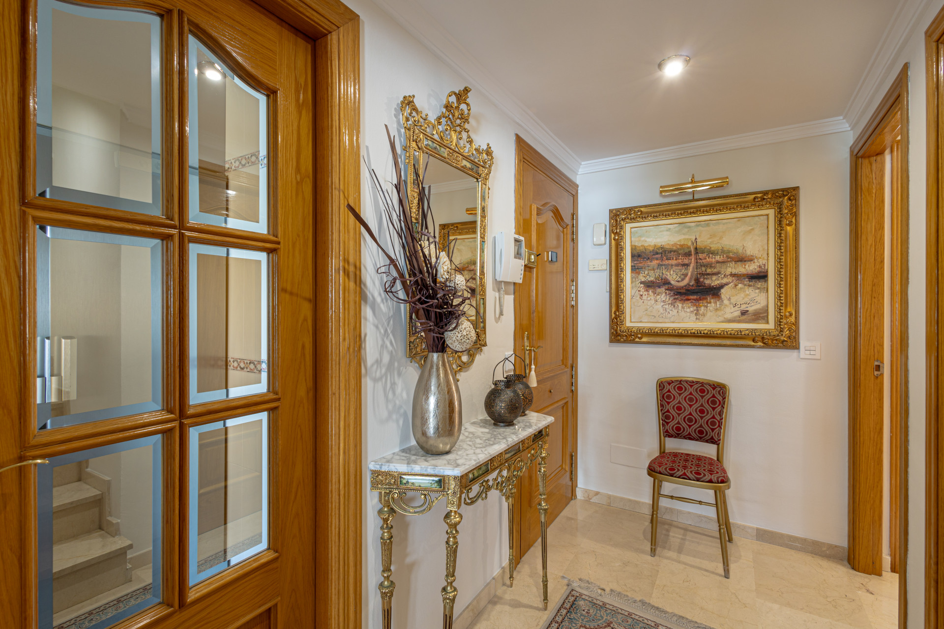 Luminoso ático duplex en Marbella centro con plaza de garaje incluida.
