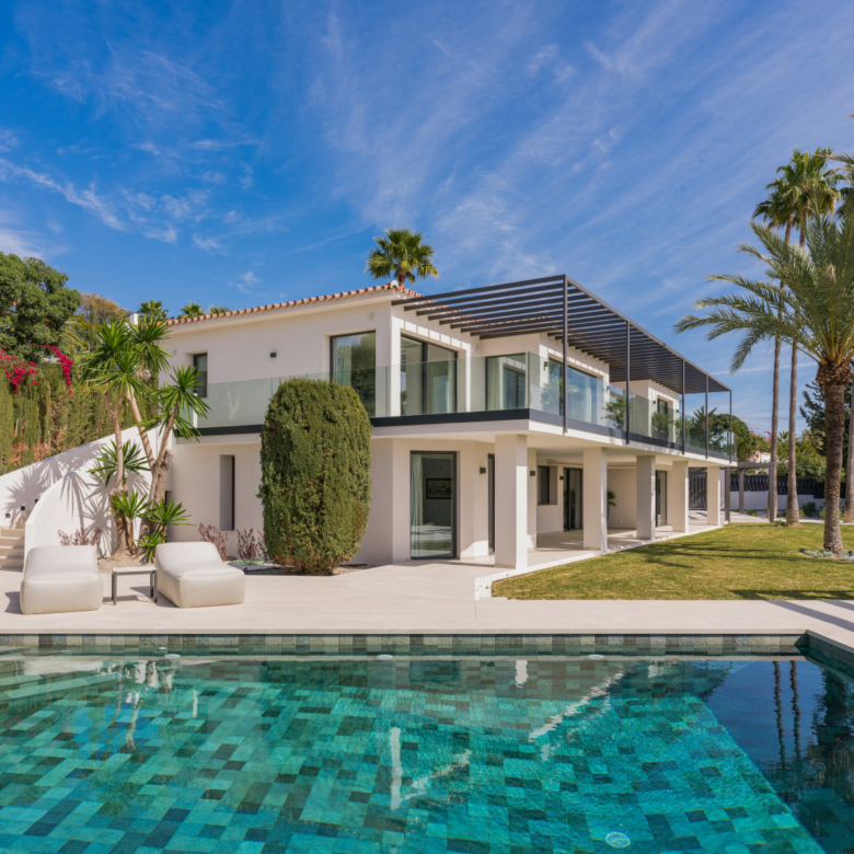 Luxuriöse Fünf-Schlafzimmer-Villa mit Panoramablick aufs Meer in Rocio de Nagüeles, Marbellas Goldener Meile