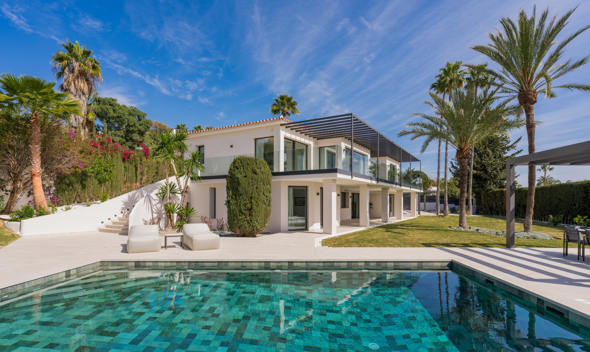 Luxuriöse Fünf-Schlafzimmer-Villa mit Panoramablick aufs Meer in Rocio de Nagüeles, Marbellas Goldener Meile