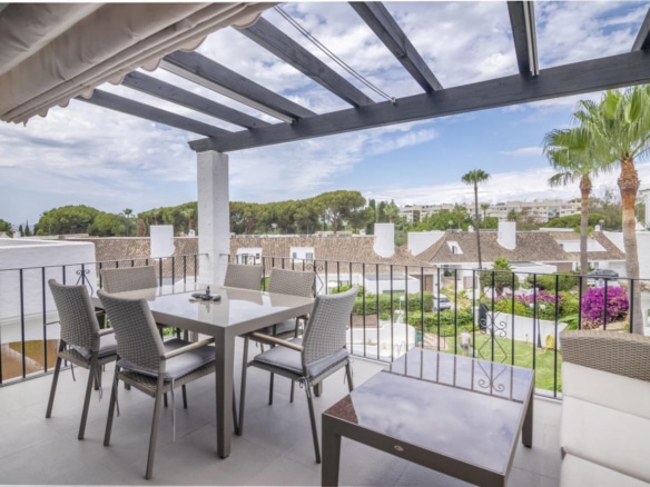 Luxury Duplex Penthouse for sales in Villa Marina, Marbella, Walking Distance to Puerto Banús and the Beach