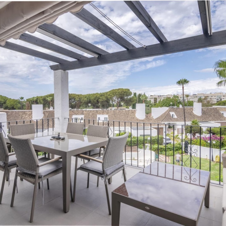 Luxury Duplex Penthouse for sales in Villa Marina, Marbella, Walking Distance to Puerto Banús and the Beach