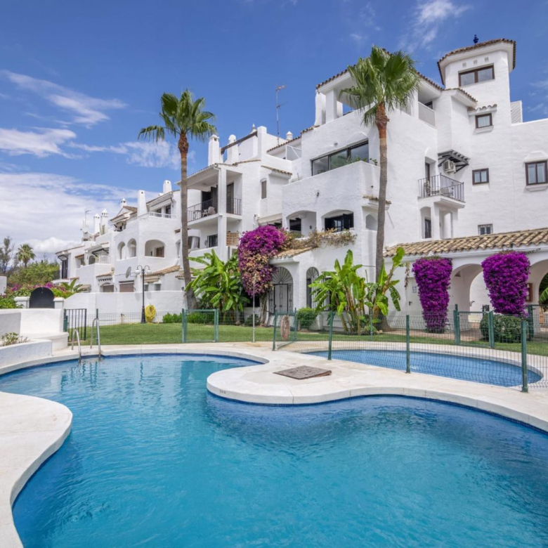 Luxury Duplex Penthouse for sales in Villa Marina, Marbella, Walking Distance to Puerto Banús and the Beach