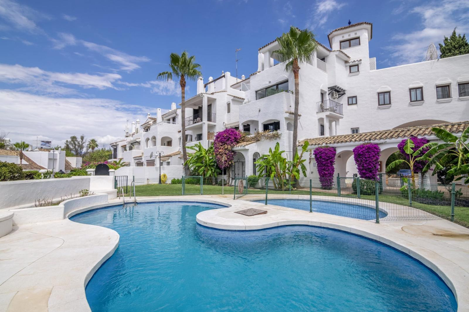 Luxury Duplex Penthouse for sales in Villa Marina, Marbella, Walking Distance to Puerto Banús and the Beach