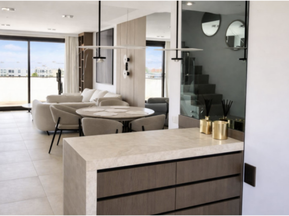 Luxury Penthouse With Rooftop Jacuzzi and Panoramic Sea Views