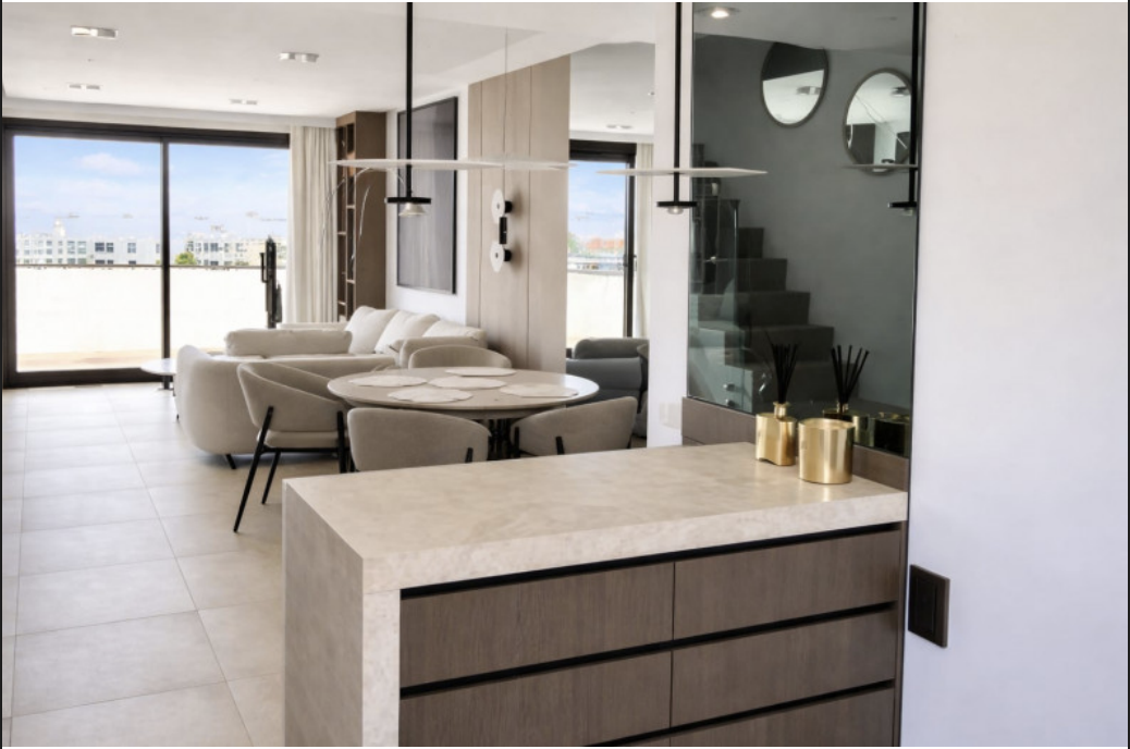 Luxury Penthouse With Rooftop Jacuzzi and Panoramic Sea Views