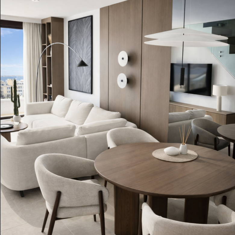 Luxury Penthouse With Rooftop Jacuzzi and Panoramic Sea Views