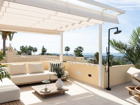 Luxury Townhouse in El Herrojo, Benahavís with 4 bedrooms