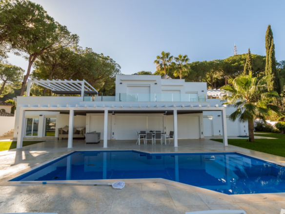 Luxury contemporary villa with spectacular sea and mountain views for short-term rent in Nueva Andalucia, Costa del Sol