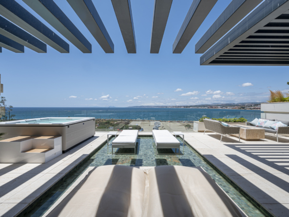 Luxusní Beachfront Apartmán s panoramatickým výhledem na moře v Estepona