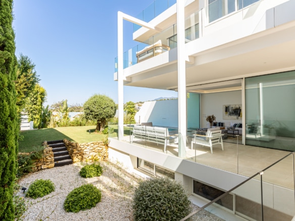 Luxusvilla in Marbella, im Stadtteil Valdeolletas, mit privatem Pool und Panoramablick auf das Meer