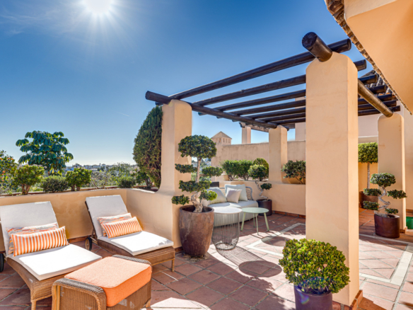Mediterranes Maisonette Penthouse mit mehreren Terrassen und Dachterrasse mit Privatsauna und Barbecue-Bereich