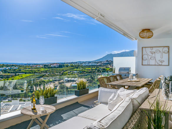 Modern 3-Bed Apartment in Oceana Views, Cancelada