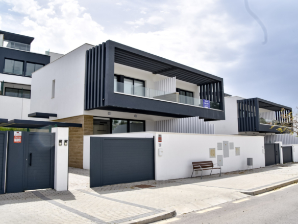 Modern 3-Bedroom semi detached house with Spacious Terrace in Atalaya Hills