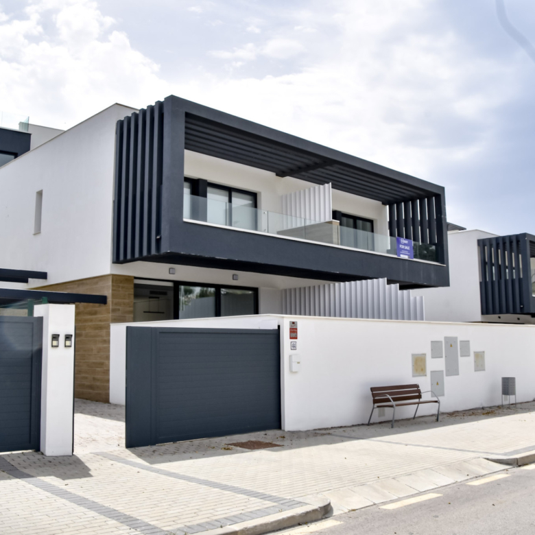 Modern 3-Bedroom semi detached house with Spacious Terrace in Atalaya Hills