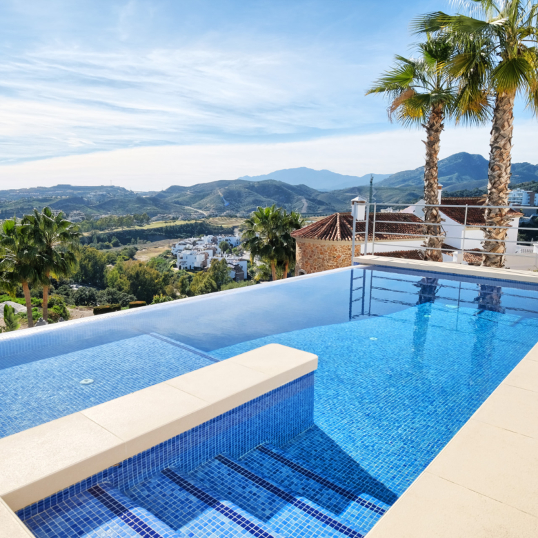 Modern 4-Bedroom Villa with Sea & Mountain Views, Benahavís