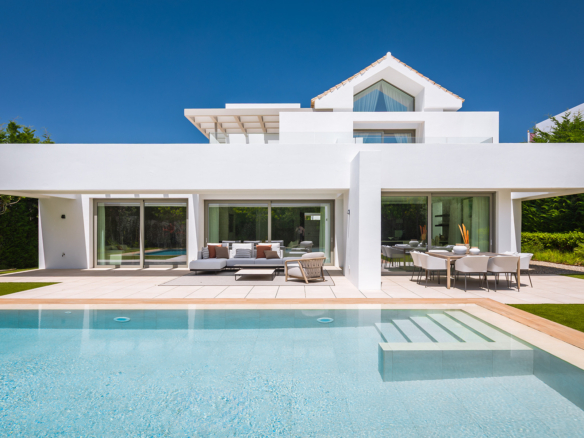 Modern 5-Bedroom Villa for Sale in El Paraíso, New Golden Mile, Marbella