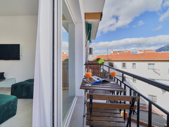 Modern and Spacious Apartment for Sale in a Prestigious Area of Marbella – Steps from the Beach