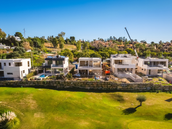Moderna vila sobre plànol al costat del camp de golf El Campanario, a la Nova Milla d'Or