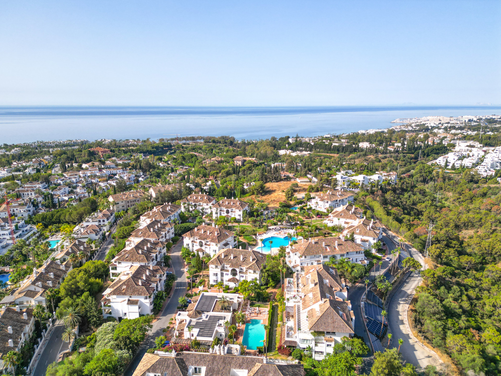 Nádherná tři ložnice, jižní východ čelí duplexní byt v exkluzivní a uzavřené komunitě Monte Paraiso na Golden Mile