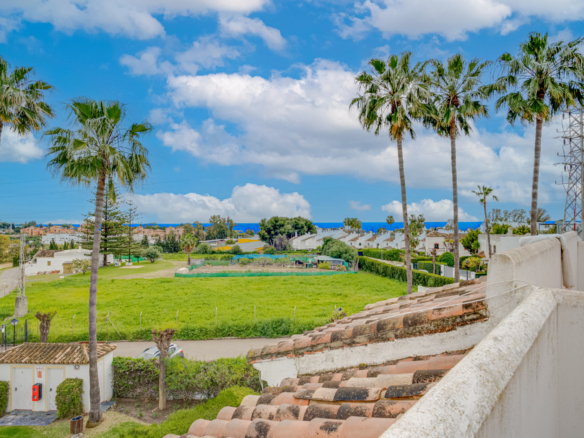 Nádherné tři ložnice dům s výhledem na moře, se nachází v Bel Air, Estepona.